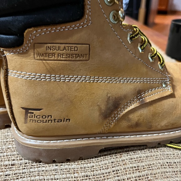 Falcon Mountain boots - Picture 3 of 6